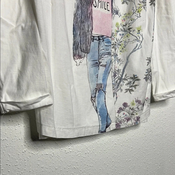 Zara White Long Sleeve Tee with Graphic Print and Floral Accents - Picture 4 of 6